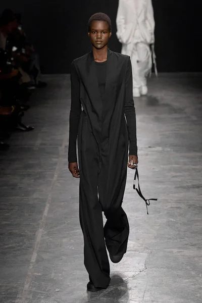 Look 30